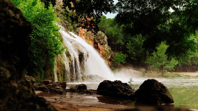 slow-living-towns-oklahoma-turner-falls