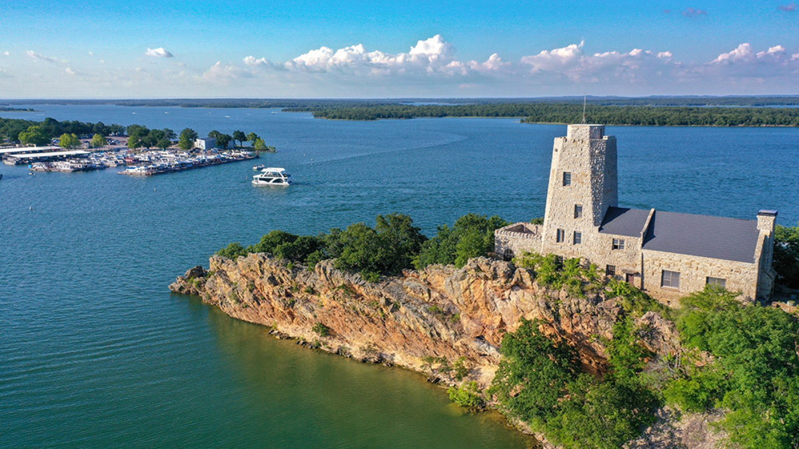 Drone shot of a lake in Ardmore, Oklahoma